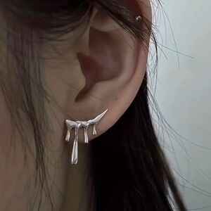 Water drop silver stud earrings